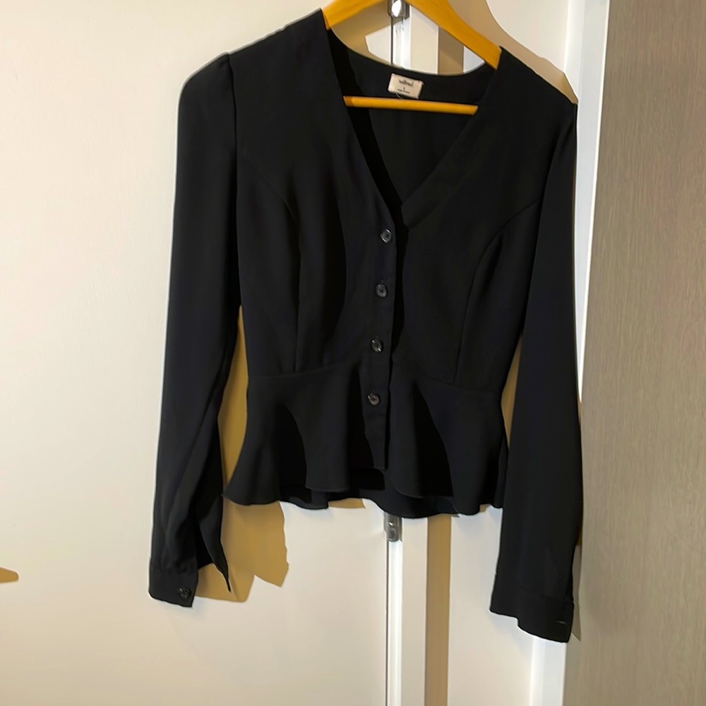 Aritzia Wilfred black v-neck button-down blouse with subtle peplum